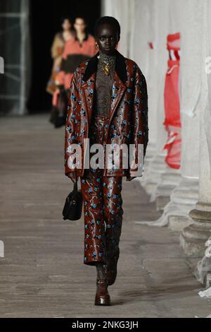 Mailand, Italien. 22. Februar 2023. ETRO Herbst-Winter 2023-2024 Runway während der Mailänder Fashion Week am 2023. Februar in Mailand; Italien 22/02/2023 Gutschrift: dpa/Alamy Live News Stockfoto