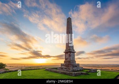 Balfour Monument vor dem Himmel bei Sonnenuntergang, East Linton, Schottland Stockfoto