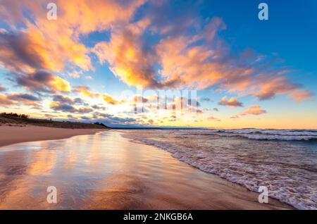 Malerischer Blick auf Lake Superior bei Sonnenuntergang, Wisconsin, USA Stockfoto