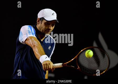 RJ - Rio de Janeiro - 02/23/2023 - RIO OPEN 2023 - der serbische Tennisspieler Laslo Djere während eines Spiels gegen den serbischen Tennisspieler Dusan Lajovic auf dem Central Court im Jockey Club Brasileiro, für das Rio Open 2023 ATP 500, Bühne der World Tennis Circuit , diesen Donnerstag (23). Foto: Thiago Ribeiro/AGIF Foto: Thiago Ribeiro/AGIF/Sipa USA Stockfoto