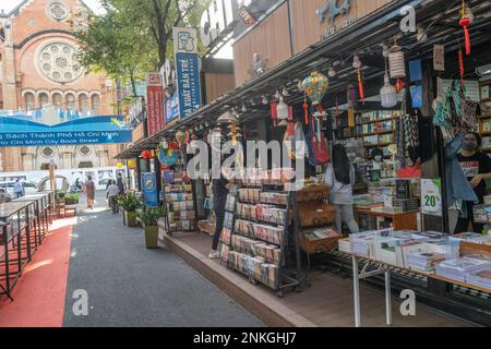 Zwischenstopp auf einer asiatischen Bootstour in Ho Chi Minh City, früher bekannt als Saigon, ist die größte Stadt in Vietnam mit einer Bevölkerung von etwa 9 Millionen. Buchstraße Stockfoto