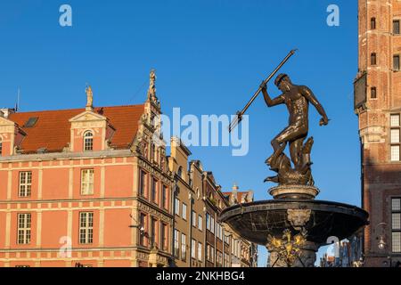 Neptunbrunnen am Long Market vor Gebäuden unter dem Himmel Stockfoto