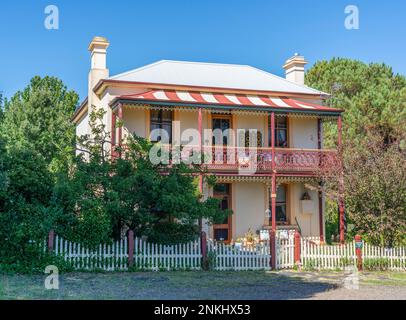 Das alte Station Masters Haus in Uralla, 1882 erbaut, New South wales, australien Stockfoto