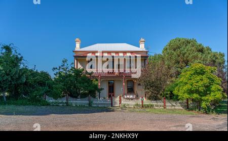 Das alte Station Masters Haus in Uralla, 1882 erbaut, New South wales, australien Stockfoto