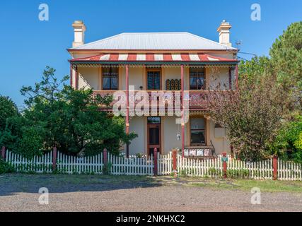 Das alte Station Masters Haus in Uralla, 1882 erbaut, New South wales, australien Stockfoto