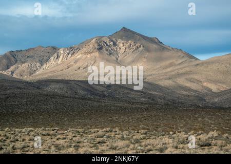 Die State Route 178 führt durch das Kern River Valley in der südlichen Sierra Nevada von Kalifornien. Stockfoto