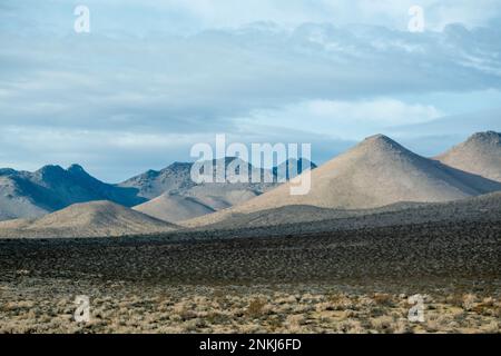 Die State Route 178 führt durch das Kern River Valley in der südlichen Sierra Nevada von Kalifornien. Stockfoto