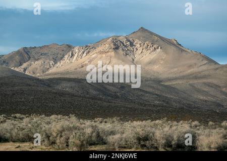 Die State Route 178 führt durch das Kern River Valley in der südlichen Sierra Nevada von Kalifornien. Stockfoto