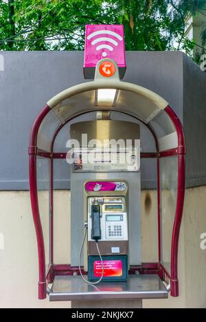 Telstra-Telefonzelle und Smart Payphone, jetzt kostenlos in Armidale in New South wales, australien Stockfoto