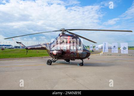 ZHUKOVSKY, RUSSLAND - 20. JULI 2017: Hubschrauber Mi-2M (RA-15768) auf der MAKS-2017 Airshow Stockfoto