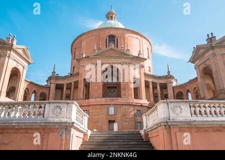 Bologna, Italien. Berühmtes Heiligtum der Heiligen Jungfrau von San Luca. Stockfoto
