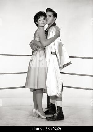 Joan Blackman und Elvis Presley als Boxer. Werbefoto für Kid Galahad, 1962 Stockfoto