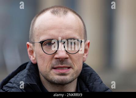 Ludwigslust, Deutschland. 22. Februar 2023. Stefan Sternberg (SPD), Bezirksverwalter von Ludwigslust-Parchim, bei einem Termin bei der Restaurierung der Burg Ludwigslust. Kredit: Jens Büttner/dpa/Alamy Live News Stockfoto