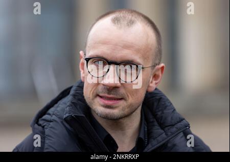 Ludwigslust, Deutschland. 22. Februar 2023. Stefan Sternberg (SPD), Bezirksverwalter der Ludwigslust-Parchim, während eines Termins bei der Restaurierung der Burg Ludwigslust. Kredit: Jens Büttner/dpa/Alamy Live News Stockfoto