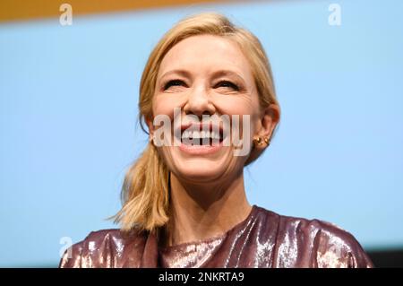 Berlin, Deutschland. 23. Februar 2023. Cate Blanchett nimmt am 23. Februar 2023 in Berlin am HAU Hebbel am Ufer an der Berlinale Talk "Grand Orchestra: Constructing TÁR" Teil, die während des 73. Berlinale International Film Festivals am HAU Hebbel am Ufer stattfindet. Kredit: Geisler-Fotopress GmbH/Alamy Live News Stockfoto