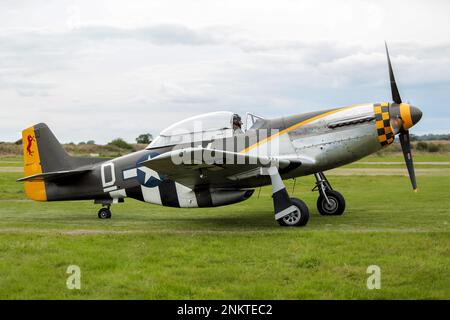 Dies ist die North American TF - 51D Mustang angezeigt bei Shoreham Airshow, Shoreham Flughafen, East Sussex, UK. 30. August 2014 Stockfoto