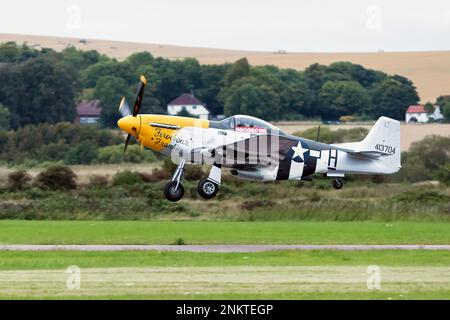 Hier ist die nordamerikanische P-51D Mustang 44-73149, wilder Frankie auf der Shoreham Airshow, Shoreham Airport, East Sussex, Großbritannien. 30. August 2014 Stockfoto