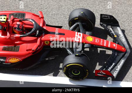 Carlos Sainz Jr (E) Ferrari SF-23. Formula One Testing, Day Two, Freitag, 24. Februar 2023. Sakhir, Bahrain. Stockfoto