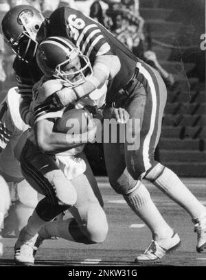 Atlanta Falcons quarterback Steve Bartkowski rests his head in a towel on  the sidelines during NFL game agianst San Francisco played at Atlanta  Stadium, Dec. 15, 1975. Bartkowski, who will marry airline