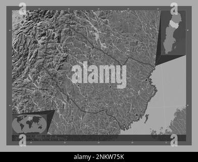 Vasterbotten, schwedischer Bezirk. Bilevel-Höhenkarte mit Seen und Flüssen. Standorte der wichtigsten Städte der Region. Eckkarten für zusätzliche Standorte Stockfoto