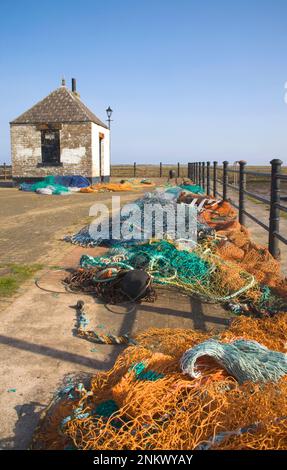 Fischernetze an maryport Hafen an der Küste von Cumbria Stockfoto