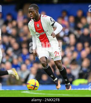 18. Februar 2023 - Chelsea gegen Southampton - Premier League - Stamford Bridge Kamaldeen Sulemana in Southampton während des Premier League-Spiels gegen Chelsea. Bild : Mark Pain / Alamy Live News Stockfoto