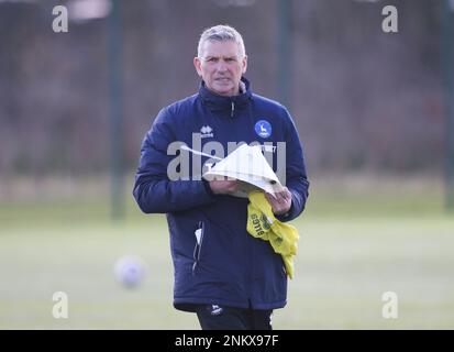 Hartlepool United Manager John Askey während John Askeys erster Schulung als Hartlepool United Manager am Freitag, den 24. Februar 2023, in Maiden Castle, Durham City. (Foto: Michael Driver | MI News) Guthaben: MI News & Sport /Alamy Live News Stockfoto