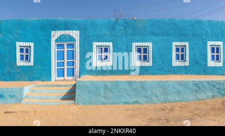 Ein farbenfrohes nubisches Haus in Assuan, Ägypten Stockfoto