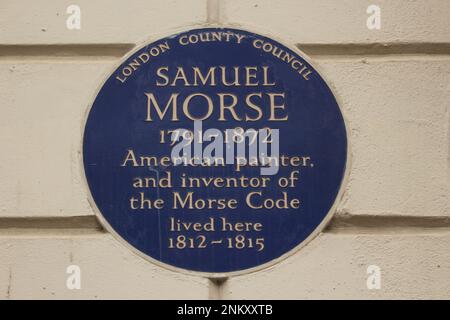 Blaue Tafel zum Gedenken an Samuel Morse, der zwischen 1812 und 1815 in London lebte, um Malerei zu studieren und später Morse Code in Amerika erfand Stockfoto