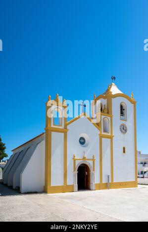 Die Kirche Nossa Senhora da Luz de Lagos in Praia de Luz, Algarve Portugal Stockfoto