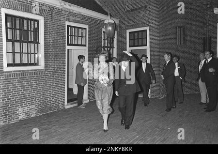 Königin Beatrix besucht einen Sonderdienst in der Synagoge anlässlich des 350. Jahrestags der jüdischen Gemeinde in Amsterdam, ca. 1985 Stockfoto