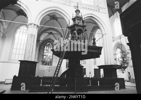 Niederländische Geschichte: Neue Kirche oder Nieuwe Kerk auf dem Dam-Platz restauriert; die restaurierte Kanzel ca. 30. Januar 1980 Stockfoto