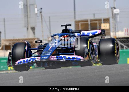 Sakhir, Bahrain. 24. Februar 2023. Motorsport: Formel 1, Test. Esteban Ocon vom französischen Alpenteam ist auf dem richtigen Weg. Kredit: Hasan Bratic/dpa/Alamy Live News Stockfoto