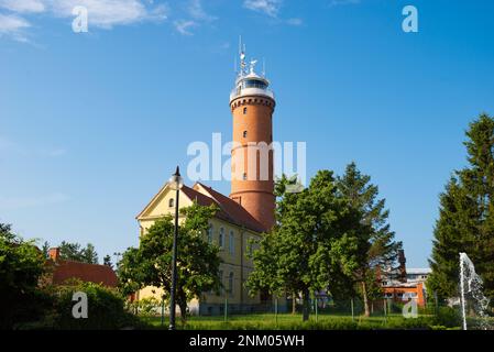 Leuchtturm der Ostsee in Jaroslawiec, kleines Küstendorf in Polen Stockfoto