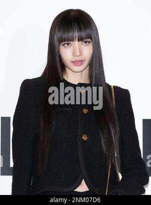 Seongnam, Südkorea. 24. Februar 2023. Thai Vocal Lisa, Mitglied der K-Pop Girl Group Black Pink, hält am 24. Februar 2023 einen Fotoanruf für DIE CELINE Pop-up Store-Veranstaltung im Hyundai Department in Seongnam, Südkorea ab. (Foto: Lee Young-ho/Sipa USA) Guthaben: SIPA USA/Alamy Live News Stockfoto