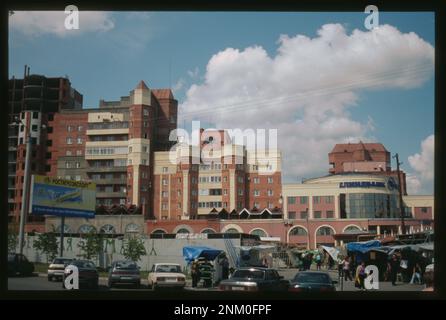 Büro- und Wohngebäude (Kashirin Brothers Street), (2001-03), Cheliabinsk, Russland. Brumfield Fotosammlung. Geschäftsgebäude, Russische Föderation, 2000-2010. , Wohnhäuser, Russland Föderation, 2000-2010. , Russische Föderation, Oblast Cheliabinskaia, Cheliabinsk. Stockfoto