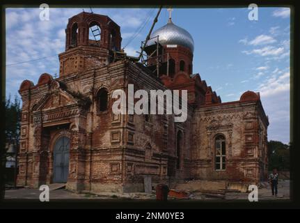 Kirche der Fürsprache (ca. 1910), Südwestblick, Uglovoe, Russland. Brumfield Fotosammlung. Orthodoxe Kirchen, Russische Föderation, 2000-2010. , Ruinen, Russische Föderation, 2000-2010. , Russische Föderation, Primorskii krai, Uglovoe. Stockfoto