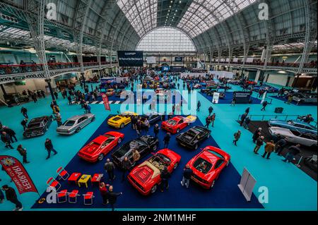 London, Großbritannien. 24. Februar 2023. Die London Classic Car Show in Olympia. Es ist die wichtigste Ausstellung der Hauptstadt für Besitzer von Oldtimern, Sammler, Experten und Enthusiasten. Kredit: Guy Bell/Alamy Live News Stockfoto