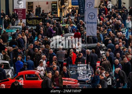 London, Großbritannien. 24. Februar 2023. Die London Classic Car Show in Olympia. Es ist die wichtigste Ausstellung der Hauptstadt für Besitzer von Oldtimern, Sammler, Experten und Enthusiasten. Kredit: Guy Bell/Alamy Live News Stockfoto