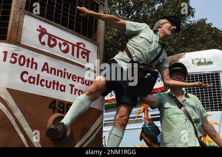 Kalkutta, Westbengalen, Indien. 24. Februar 2023. Am 24. Februar 1873 fuhr die erste australische Pferdebahn von Weller. Heute wurde im Straßenbahndepot von Esplanade eine Veranstaltung organisiert, um den 150. Jahrestag der Straßenbahnfahrt zu feiern. Viele Strecken in Kalkutta haben jedoch die Straßenbahn eingestellt. (Kreditbild: © Sayantan Chakraborty/Pacific Press via ZUMA Press Wire) NUR REDAKTIONELLE VERWENDUNG! Nicht für den kommerziellen GEBRAUCH! Stockfoto