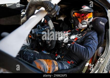 Tilal Swaihan, Abu Dhabi - 24/02/2023, CHICHERIT Guerlain (Fra), GCK Motorsport, Prodrive Hunter, FIA W2RC, Porträt während des Vorbereitungstests der Abu Dhabi Desert Challenge 2023, 2. Runde der Saison 2023 W2RC, vom 24. Bis 25. Februar 2023 in Tilal Swaihan, Abu Dhabi - Photo Julien Delfosse / DPPI Stockfoto