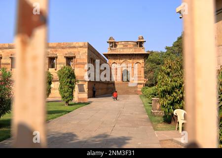 Dezember 24 2022 - Pavagadh, Gujarat in Indien: Außenansicht von Jami Masjid (Moschee) Champaner Stockfoto