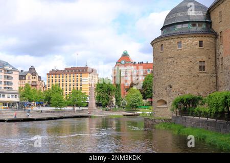 Juni 01 2022 - Orebro in Schweden: Schloss Orebro am sonnigen Sommertag Stockfoto