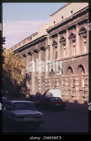 Tver Manufactoring Company Building (1913-14) und Treugolnik Company Building (1915), Omsk, Russland. Brumfield Fotosammlung. Geschäftsgebäude, Russische Föderation, 1990-2000. , Russische Föderation, Omskaia Oblast, Omsk. Stockfoto