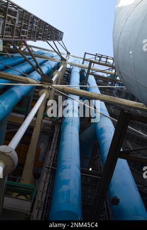 View Looking Up Through The Pipes And Exterior Structure Of The Centre Pompidou, Paris France Stockfoto