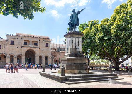 Colombus Statue und Kathedrale Amerikas, Columbus Park (Parque Colón), Santo Domingo, Dominikanische Republik, große Antillen, Karibik Stockfoto