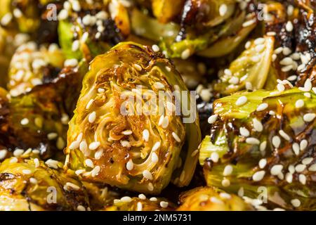 Asiatische hausgemachte Brussel-Rosenkohle mit Sojasauce Stockfoto