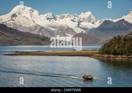 Cordillera Darwin und Entdecker, ein Sternzeichen, in Ainsworth Bucht, PN Alberto De Agostini, Feuerland, Patagonien, Chile Stockfoto