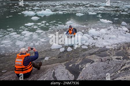 Touristen, Pía Fjord, Beagle Kanal (Nordwesten), PN Alberto De Agostini, Feuerland, Patagonien, Chile Stockfoto