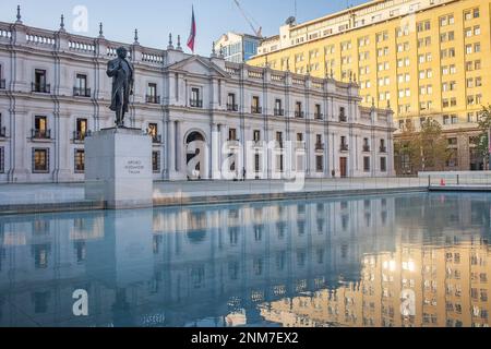 La Moneda Palace, Plaza de la Ciudadania, Santiago. Chile. Stockfoto